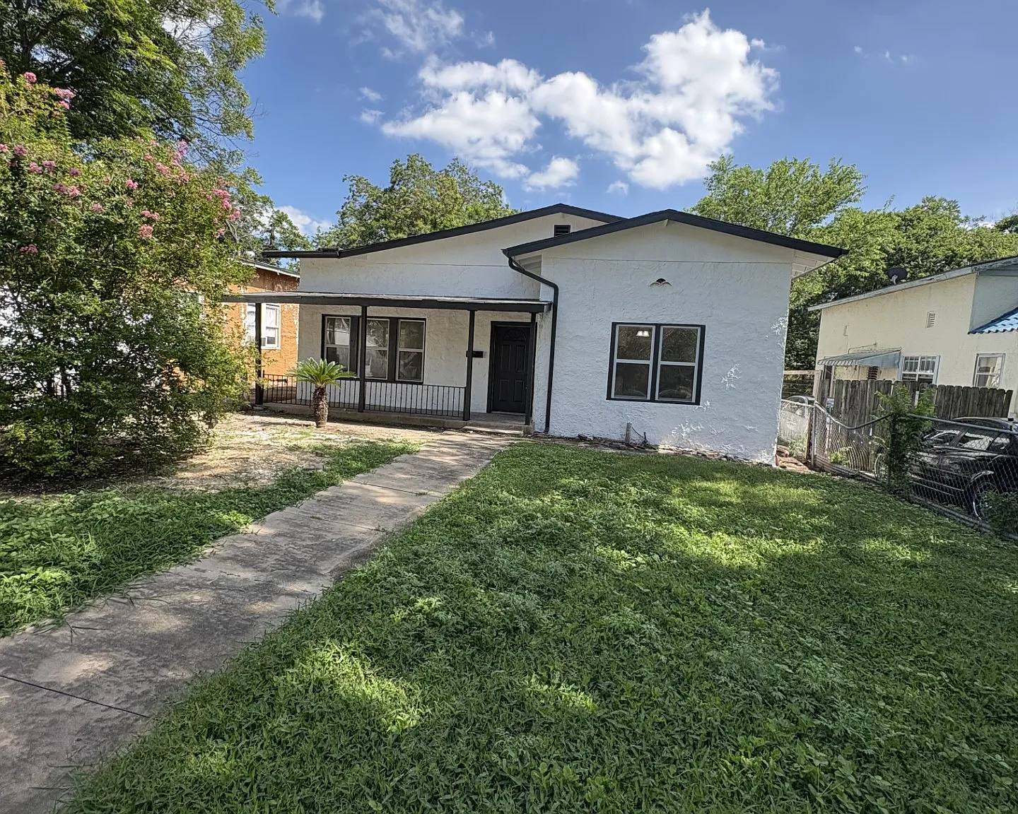 3 bed, 1350 sqft, $1,700 — Photo 1