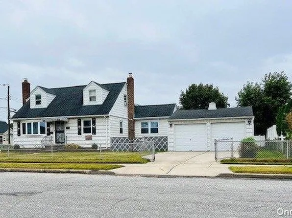 2070 Franklin Avenue, East Meadow, NY 11554