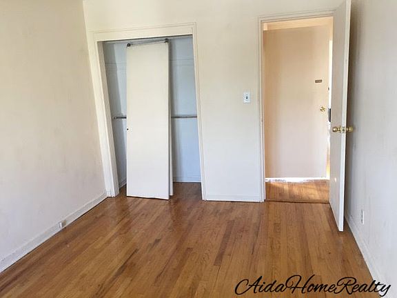 5th image of 3018 46th St