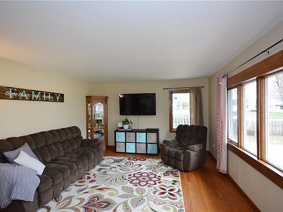 3rd image of 2109 Ferndale Ave