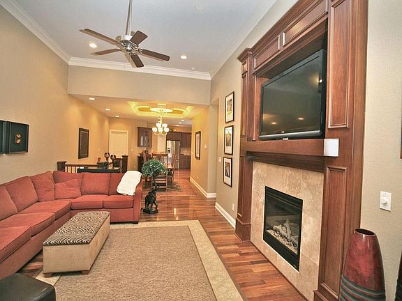 4th image of 210 Cambridge Dr
