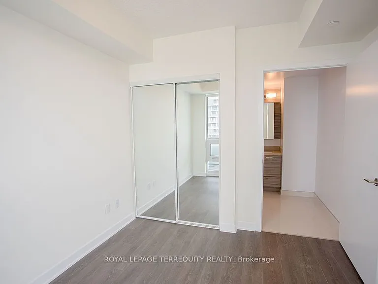 2221 Yonge St #4609 — Photo 21