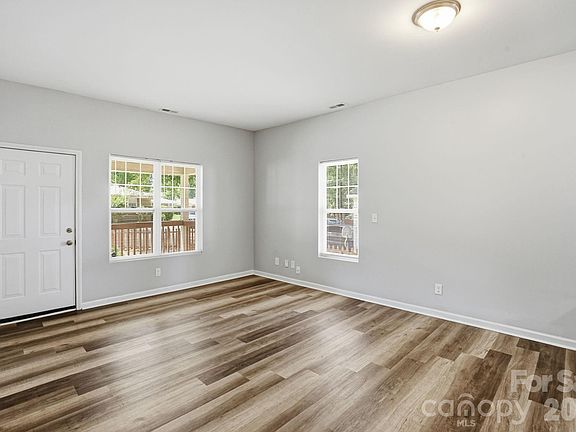 5th image of 4514 Wildwood Ave