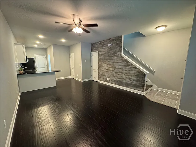 1270 Binghampton Cir — Photo 3