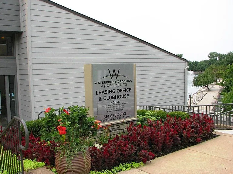 Waterfront Crossing — Photo 22