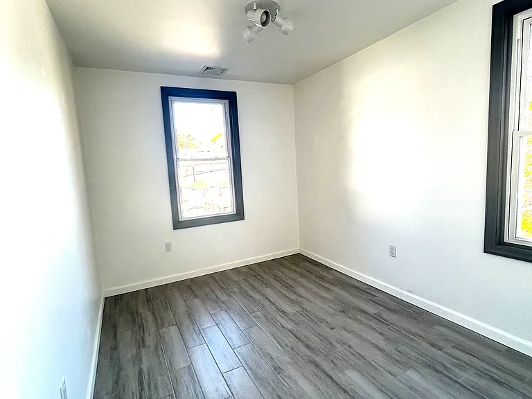 19 Oak St #2 — Photo 7