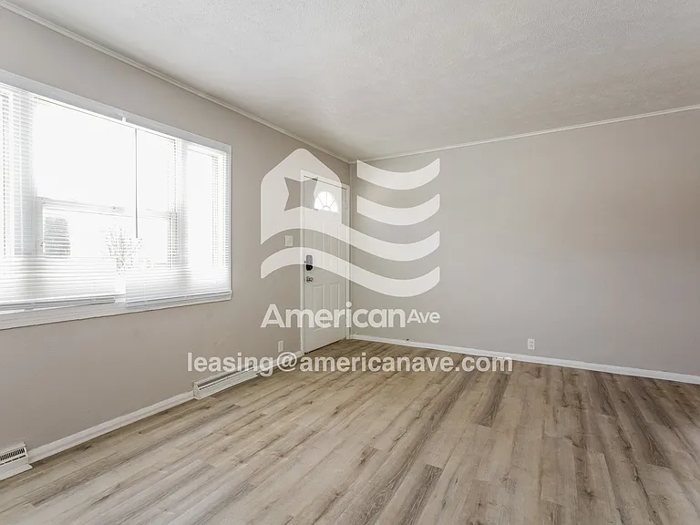 1793949_006_wm_-_living_room_13574671.jpg