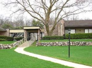 5844 Heatherridge Dr APT 101, Gurnee, IL 60031