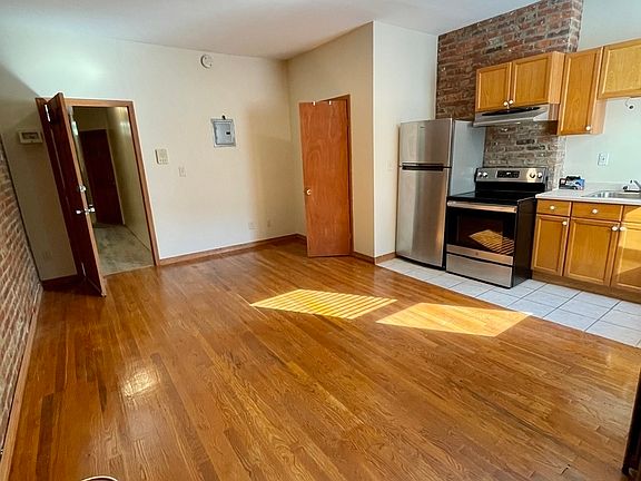 3rd image of 618 6th Ave #1