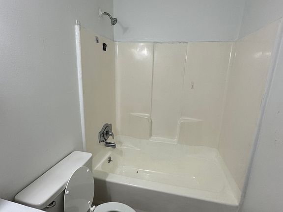 5th image of 108 Magwood Dr APT A