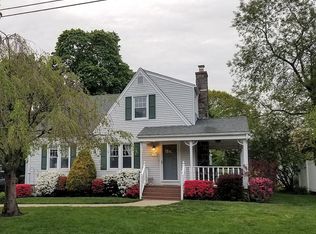 37 Chestnut St, Trumbull, CT 06611