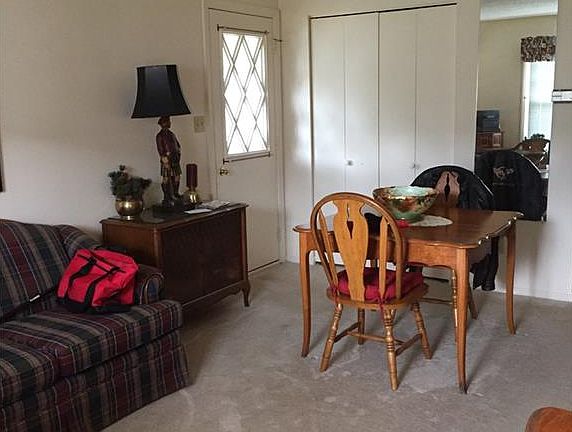 4th image of 924 Canterbury Ln