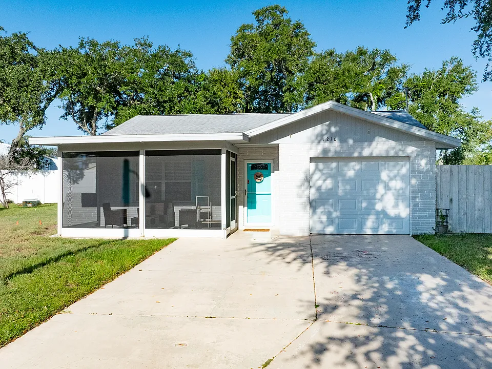 1210 Isthmus Dr