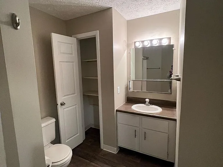 Cross Lakes Apartments — Photo 43