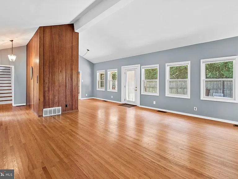 1457 Meetinghouse Rd — Photo 5