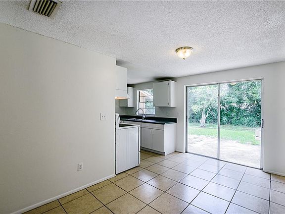 5th image of 718 Valley Hill Dr