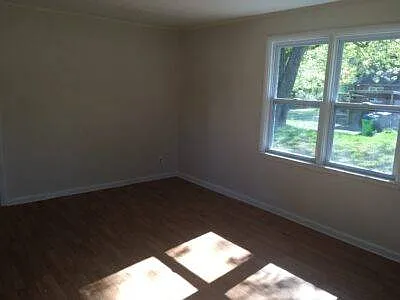 1757 Huron Rd SE — Photo 2