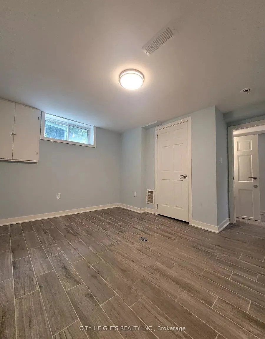 3 bed, $2,400 — Photo 2