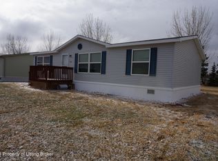 912 Chestnut Ln, Dickinson, ND 58601