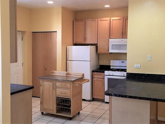 3rd image of 7027 N Paulina St APT 3N