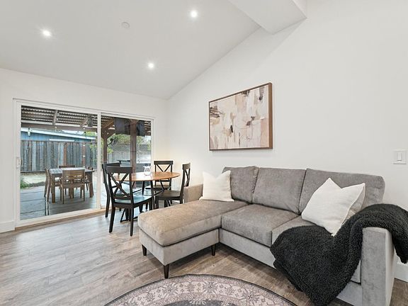 4th image of 205 Labrea Way