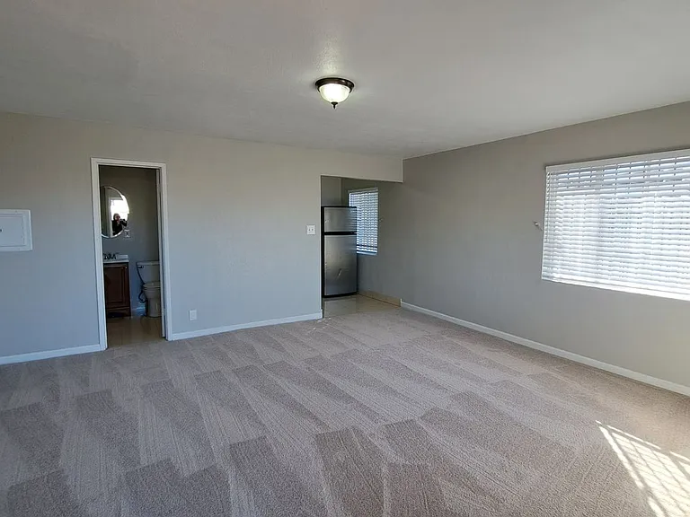 1719 Fairfield Ave — Photo 3