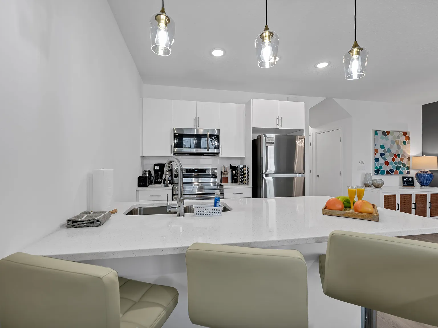 3 bed, $3,200 — Photo 2