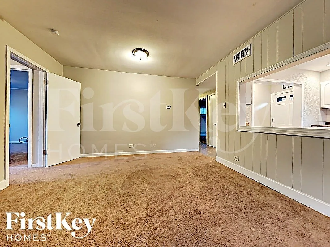 3 bed, 1.0 bath, 1308 sqft, $2,755 — Photo 3