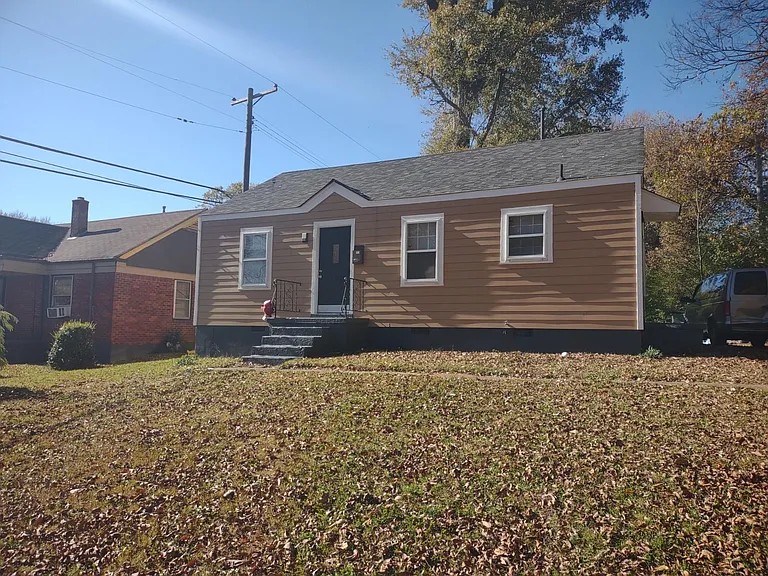 1521 Amarillo St — Photo 1