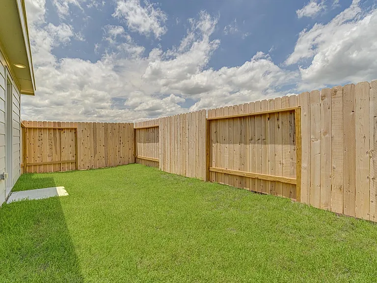 390 Lucia Way — Photo 37