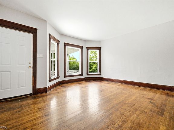 4th image of 433 3rd St