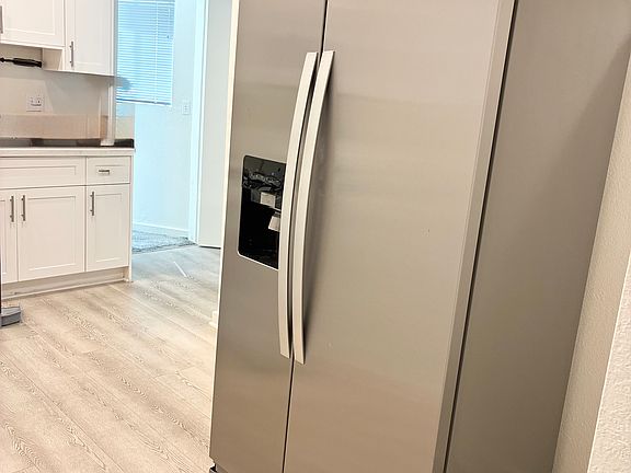 4th image of 1530 E Appleton St #1530