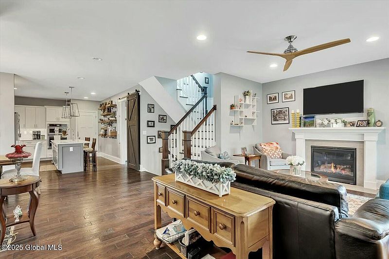 3rd image of 28 Benedict Street