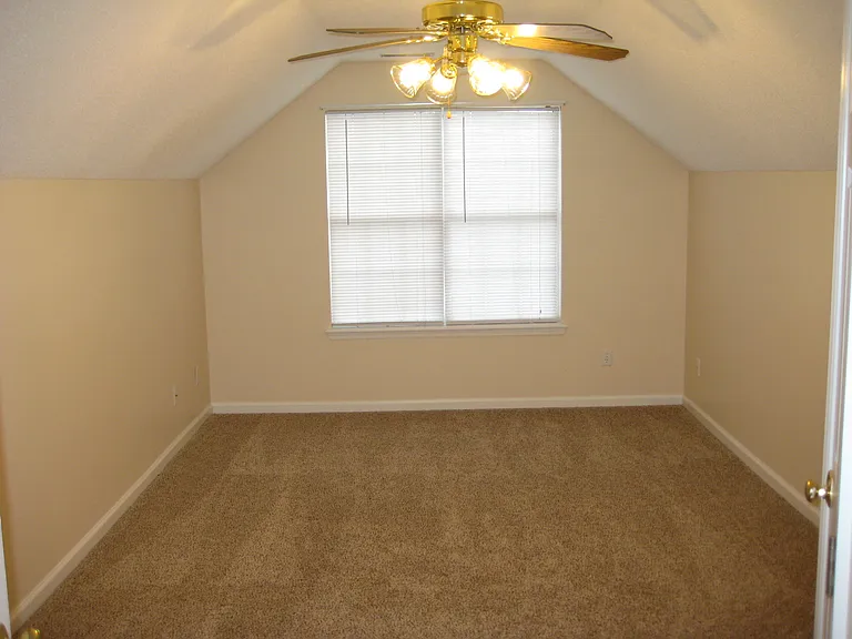 126 Ashton Dr — Photo 14
