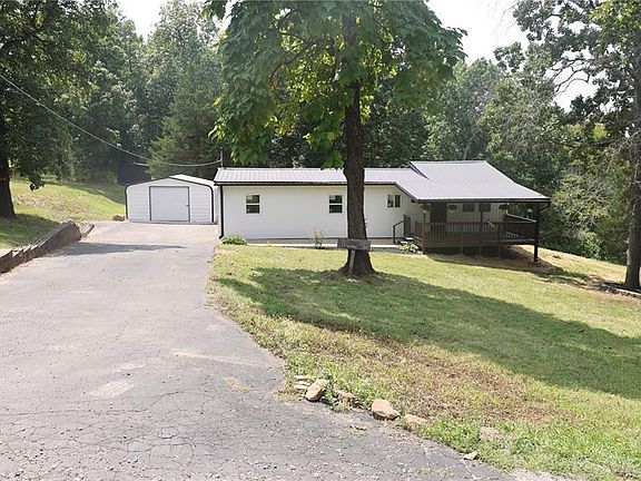 2nd image of 21 Oak Ridge Trl