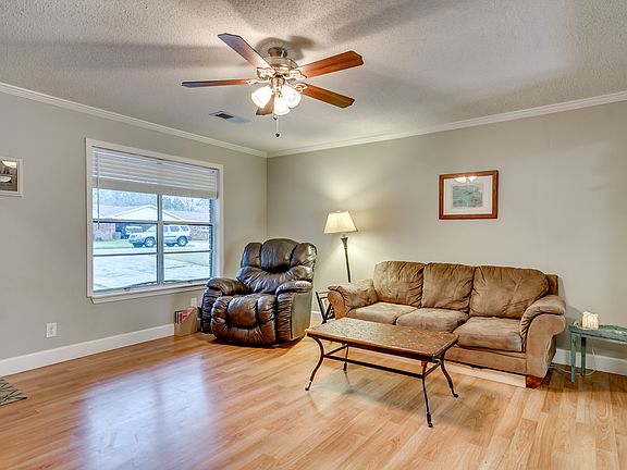 3rd image of 3410 Royal Oak Circle