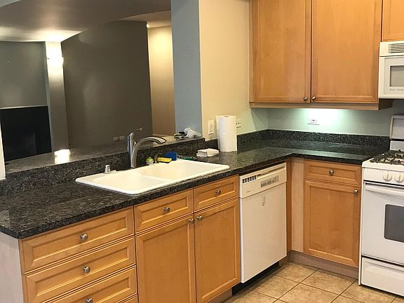 4th image of 3845 N Ashland Ave APT 2C