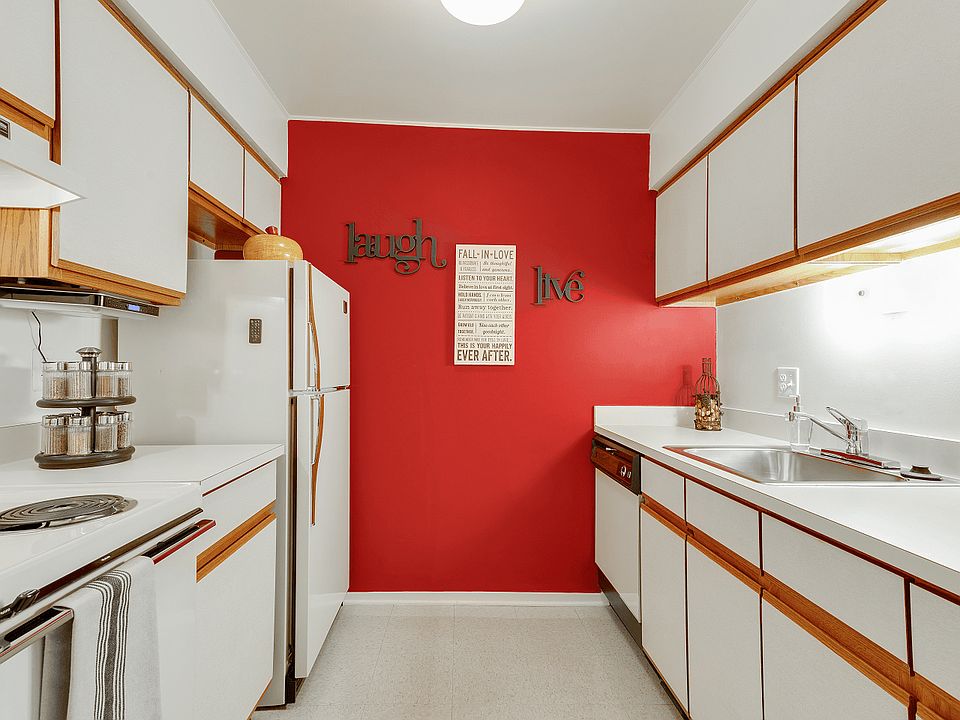 Eastwood Village Apartments 24382 Eastwood Village Ct Clinton