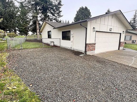 3rd image of 6413 Congressional Dr SE