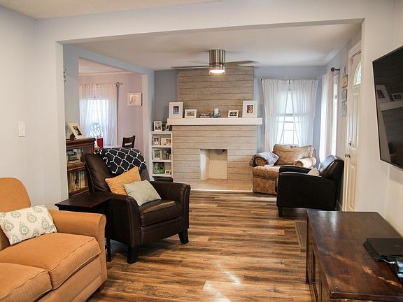 Vacant - Just Move in! Sitting, Reading, Visiting, Family Space!