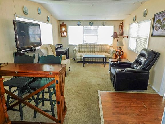 2nd image of 11041 Bluebird Dr