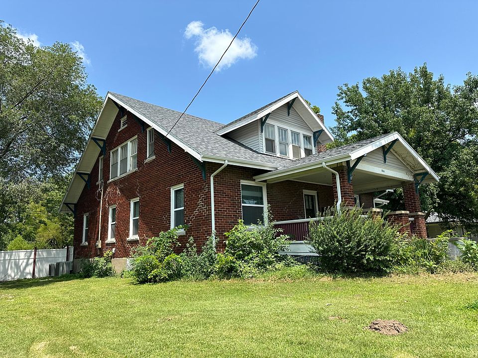 1st image of 514 College St