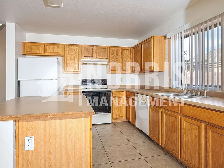 1632 E Cardinal Dr — Photo 10