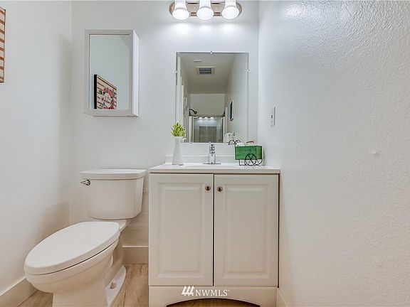 2nd image of 14620 NE 32nd St APT F-9