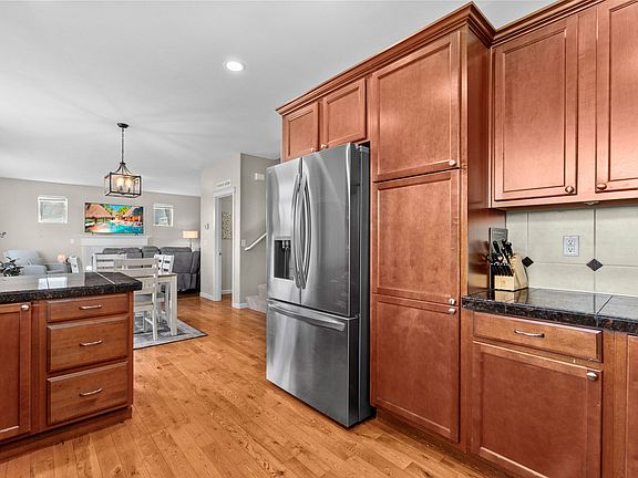 5th image of 9122 Carys St SE