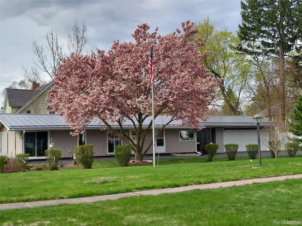 311 S Clinton St, Stockbridge, MI 49285