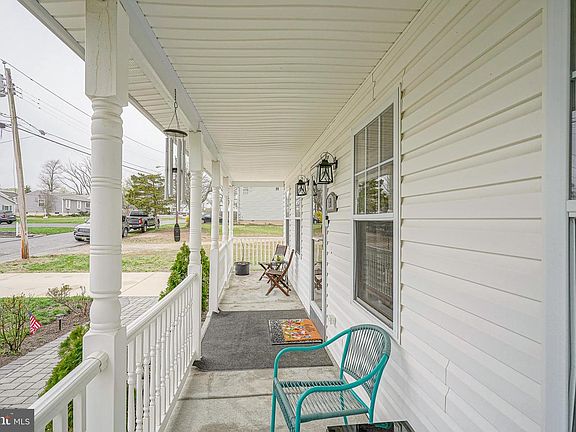 3rd image of 38 Clifford Ave