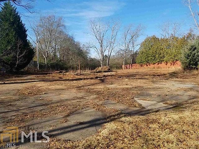 2nd image of 150 Roscoe Rd