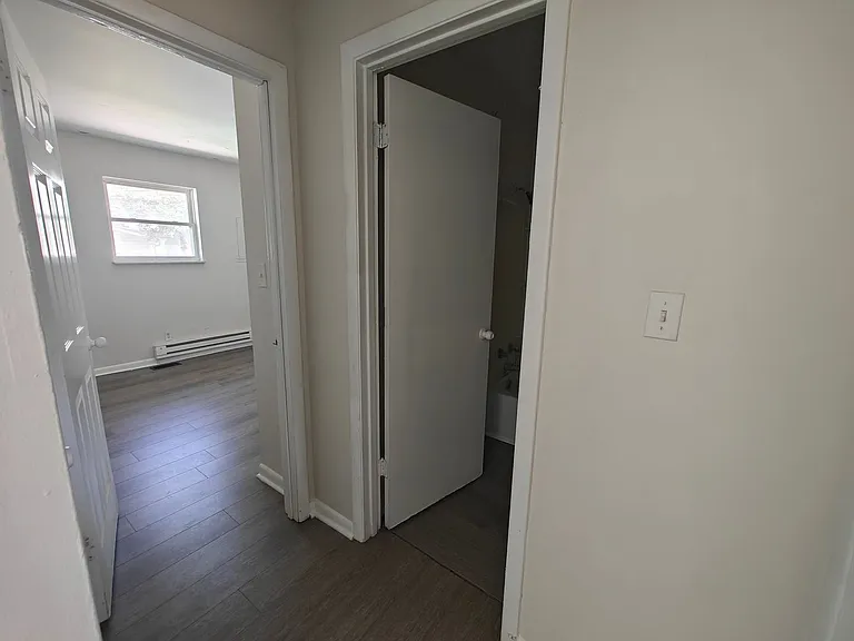647 W Franklin St — Photo 3