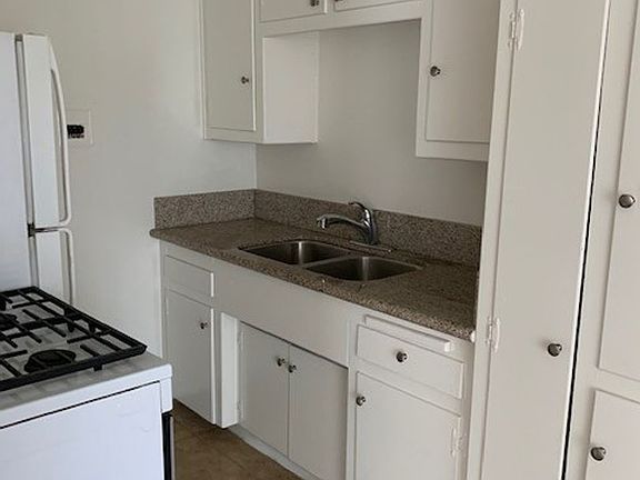 2nd image of 1307 Federal Ave APT 8